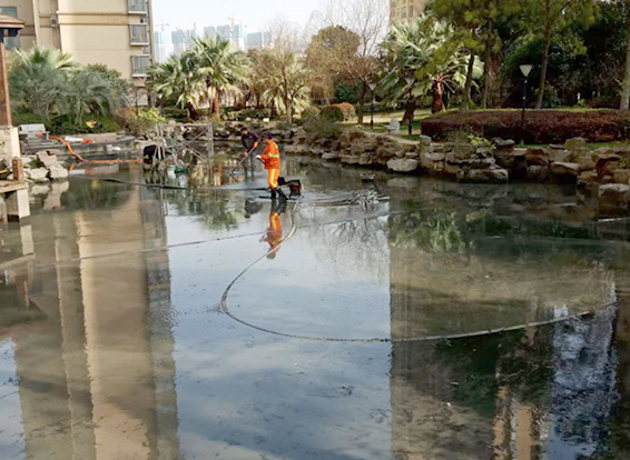 汇川景观池淤泥清理